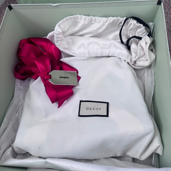 Gucci handbag w original box - Picture 8 of 12